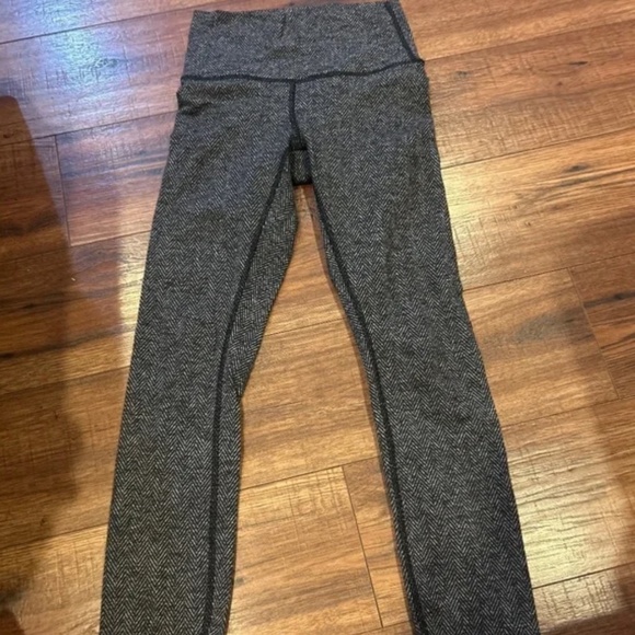 Lululemon leggings - Picture 5 of 5
